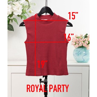 เสื้อมือสอง ROYAL PARTY คอกลมสูง ผ้าร่องคอตตอนยืดนุ่ม แขนกุด สีแดงไวน์น่ารัก  ไซ้ส์สภาพดี สไลด์รูปดูขนาดสินค้าได