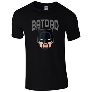 เสื้อยืดผ้าฝ้ายพิมพ์ลายขายดี Yuanl5 [พร้อมส่ง] เสื้อยืดแขนสั้น พิมพ์ลาย Batdad Batman Bat Dad Fathers Day พลัสไซซ์ ของขว