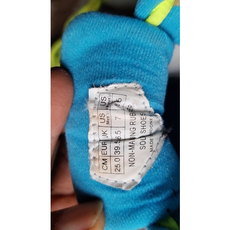 รองเท้าแบดมินตัน yonex