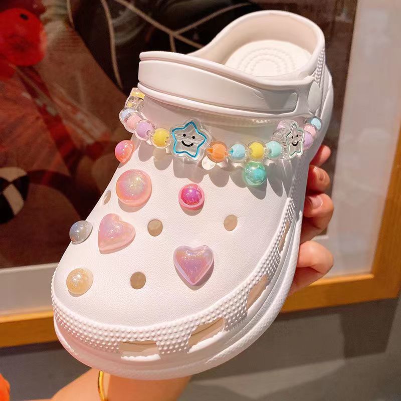 jibbitz crocs ตัวติดรองเท้า Sanrio อุปกรณ์เสริมรองเท้า ประดับลูกปัดทับทิม รูปหัวใจ และหน้ายิ้ม สีสันสดใส diy ที่ติดรองเท้า