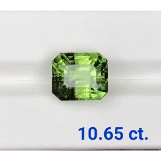 พลอยแท้100%เพอริโด ( Rutile Peridot)10.65กะรัตเหมาะทำเครื่ิองประดับแหวน สร้อยคอ