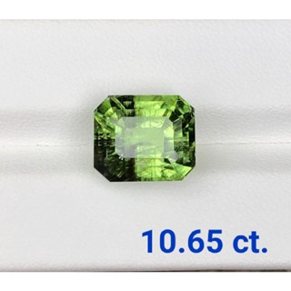 พลอยแท้100%เพอริโด ( Rutile Peridot)10.65กะรัตเหมาะทำเครื่ิองประดับแหวน สร้อยคอ