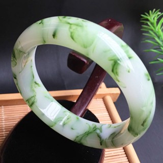 สร้อยข้อมือลอยน้ํา สีเขียวอ่อน สไตล์พม่า