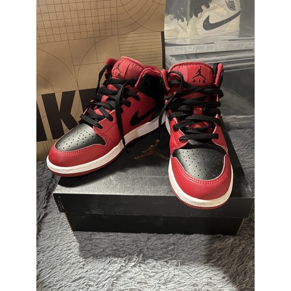 Jordan 1 Mid Reverse Bred (2021) ขนาด 4.5Y/23.5cm ของแท้100% (มีกล่อง)