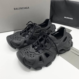 BALENCIAGA HD CUTOUT SNEAKERS BLACK รองเท้าผ้าใบผูกเชือก แบรนด์บาเลนเซียก้า สีดำ ชาย