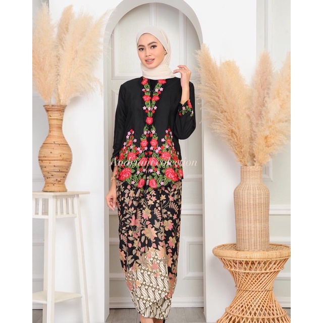 KEBAYA NYONYA EMBROIDERY SET PARIO