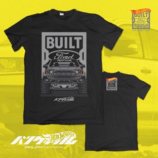 เสื้อยืดผ้าฝ้ายพิมพ์ลายแฟชั่น [PUNKWHEELS] Hotwheels Ford Ranger Raptor กราฟฟิคการออกแบบ (XS-5XL)