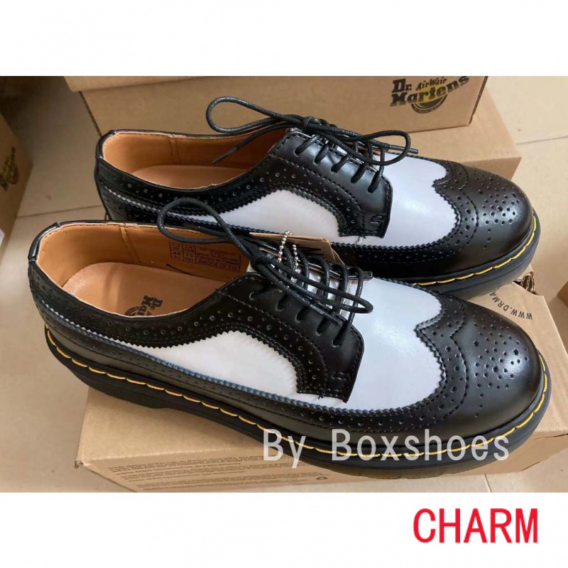 【คุณภาพสูง 100%】dr.martens 3989 รองเท้าแกะสลัก สไตล์อังกฤษย้อนยุค 5 รู ระบายอากาศ สําหรับผู้ชาย และผู้หญิง UC8G