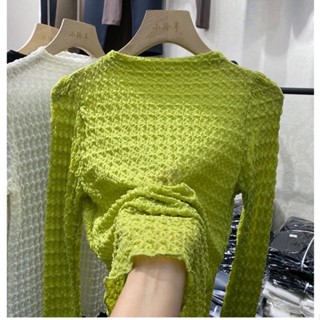 ใหม่ เสื้อยืดแขนยาว คอสูง ผ้าโปร่ง จับจีบ ออกแบบดี สไตล์ยุโรป แฟชั่นฤดูใบไม้ร่วง สําหรับผู้หญิง 2022