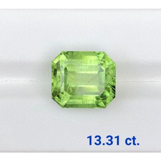 พลอยแท้100%เพอริโด ( Rutile Peridot)13.31กะรัตเหมาะทำเครื่ิองประดับแหวน สร้อยคอ