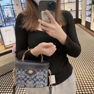 ✅ พร้อมส่ง coach Kay Crossbody In Signature Chambray C8165มี 2สีค่ะ