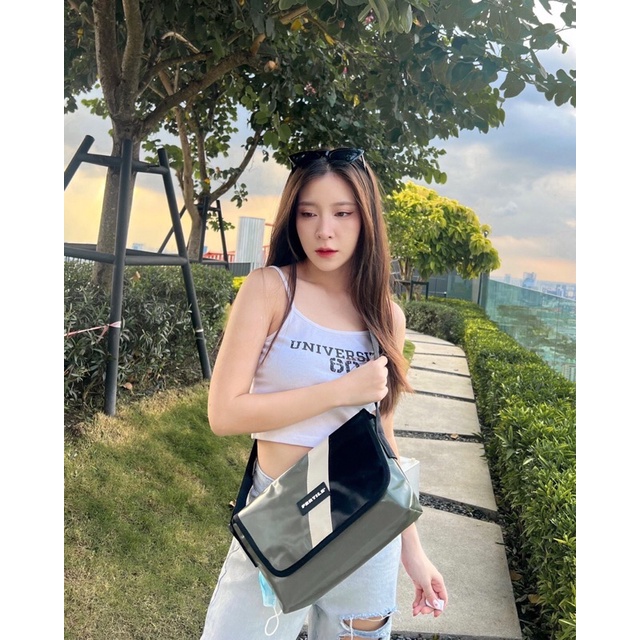 กระเป๋าสะพายข้างใบใหญ่ผ้าใบพีวีซีกันน้ำ(No.40)New ฟรีดันทรง