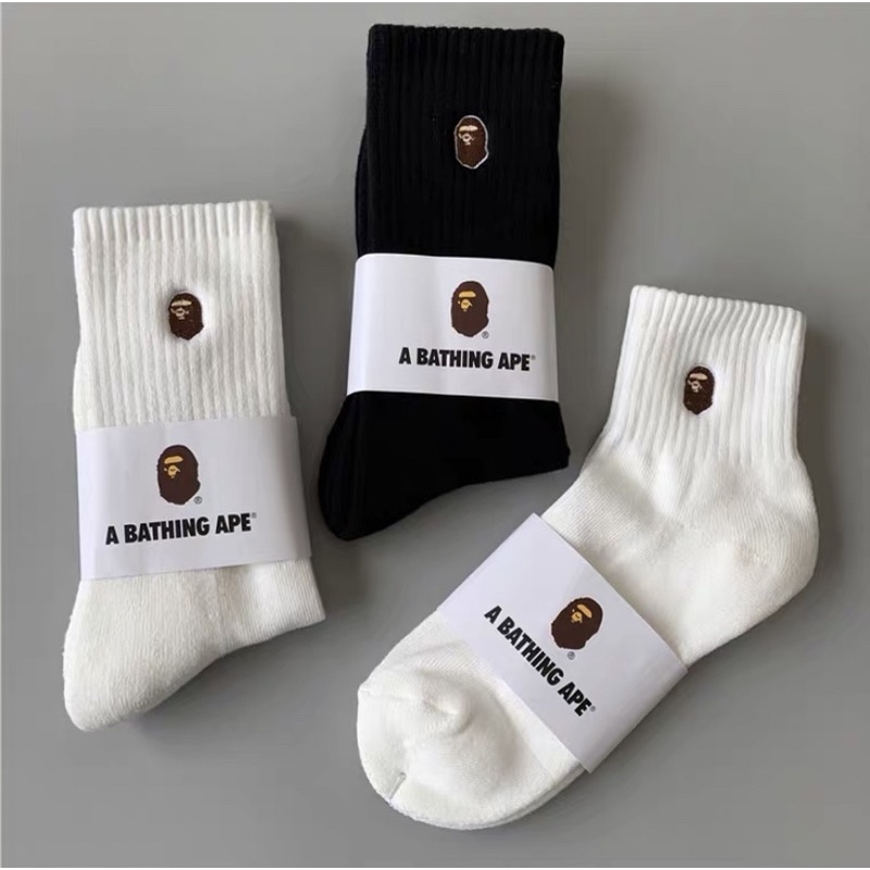 จัดส่งในประเทศไทย🇹🇭ส่งเร็วไว2-3วันถึง จำนวน1คู่ ถุงเท้า A BATHING APE ของแท้100% ถุงเท้าหนานุ่มนิ่มใส่สบาย ไม่ปวดเท้า