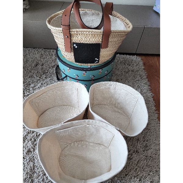 ที่จัดระเบียบกระเป๋า L o e w e bag มีช่องใส่โทรศัพท์ และอื่นๆ 2 ช่อง ผลิตแบบมีที่ปิดด้านบนกันของหล่น