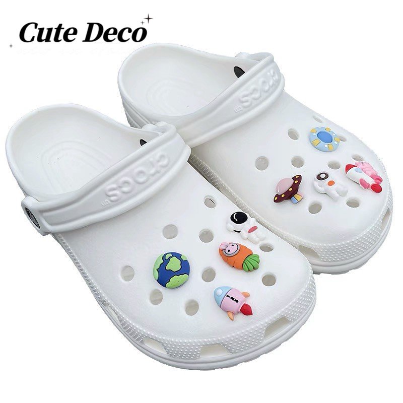 น่ารัก Deco การ์ตูนโลกน่ารัก (8 ประเภท) Earth / UFO Pink / Rocket Charm ปุ่ม / Cute Jibbitz Croc รองเท้า DIY / Charm วัสดุเรซินสําหรับ DIY
