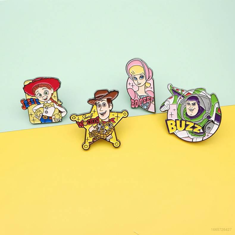 St1 เข็มกลัด ลาย Toy Story Woody Buzz Lightyear เครื่องประดับแฟชั่น สําหรับเก็บสะสม ของขวัญ