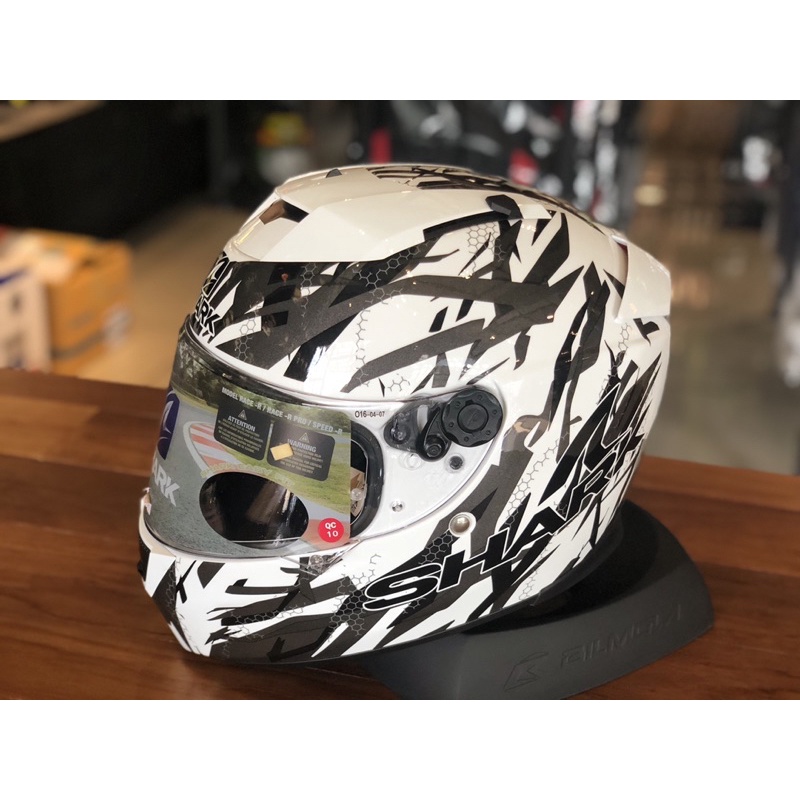 หมวกกันน็อค SHARK SPEED-R SERIES 2 FIGHTA (Size M)