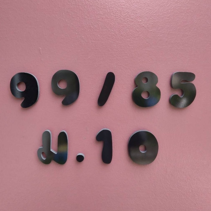 ตัวเลข ป้ายบ้านเลขที่ (Modern) พลาสวูสสีดำ สูง 10 cm หนา 1 cm ทนฝน เพิ่มความโดดเด่นให้บ้านและร้านค้า เหมาะสำหรับงาน