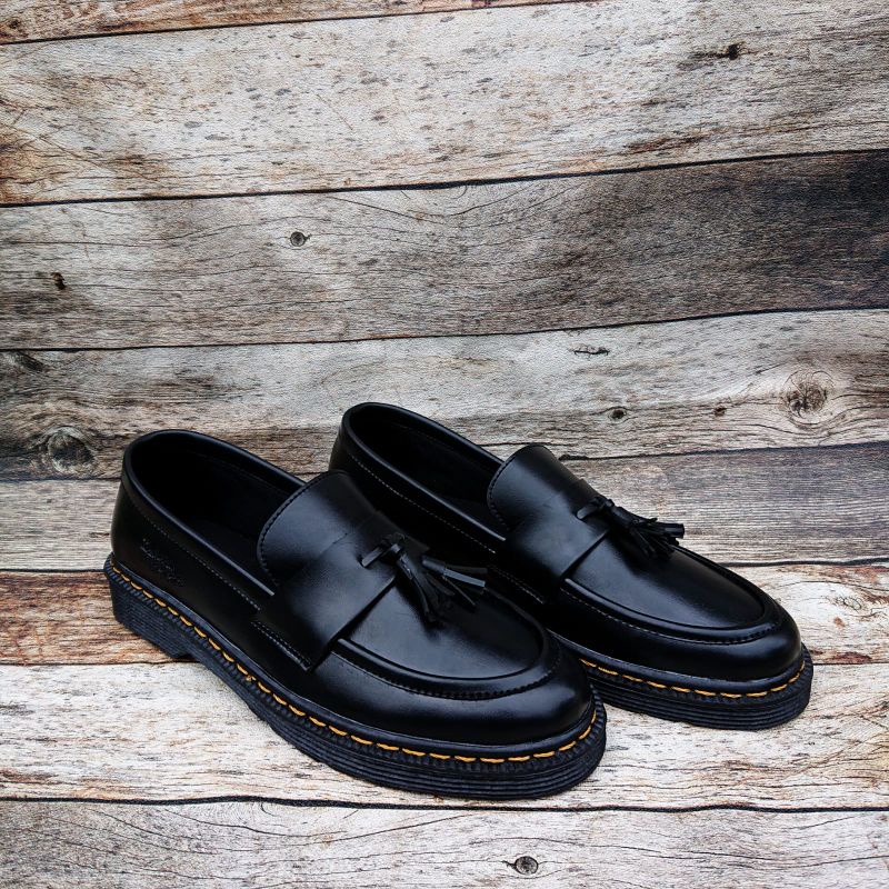 ฟรีกล่อง รองเท้าโลฟเฟอร์ DR MARTINS ฟรีถุงเท้า ฟรีกล่อง รองเท้าโลฟเฟอร์ ฟรีถุงเท้า รองเท้าผู้ชาย ฟรี