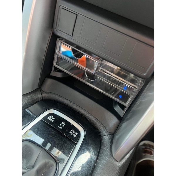 ชั้นวางของหน้ารถ toyota cross ปี 2020-2023 ,2024 ตัวธรรมดา-รองท็อบ ที่ติดตั้งตัว wireless charger