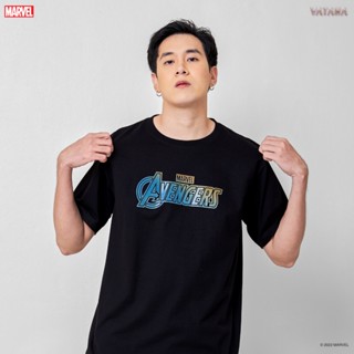 VATANA - เสื้อยืดแขนสั้น สีดำ พิมพ์ลาย Avengers Logo Rainbow