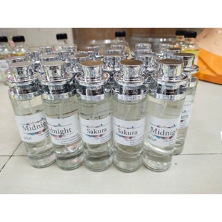 น้ำหอมสูตรเข้มข้น กลิ่นน้ำหอมยกขาสีชมพู ปริมาณ 35 ml จำนวน 1 ขวด สูตรเข้มข้นหอมติดทนนาน 12 ชั่วโมง