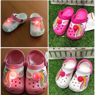 Crocs รองเท้าแตะ ยูนิคอร์น LED 3 มิติ สําหรับเด็ก