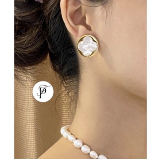 Mother of Pearl Stud Earring (MOP) 💗