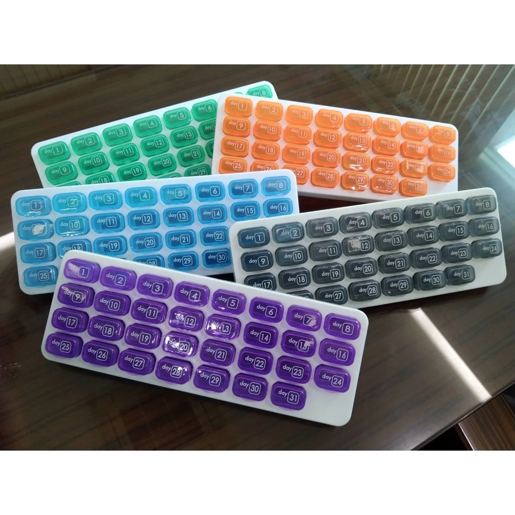 กล่องยาสำหรับพกพา ตาราง 1 เดือน กล่องยามีให้เลือกหลายสีหนึ่งกล่องมี 31ช่องเล็กตามวันที่
