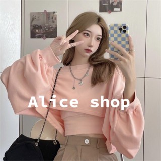 Alice  เสื้อครอปแฟชัน  เสื้อครอปแขนสั้นเสื้อยืดแขนยาว 2022 สินค้ามาใหม่ T021001