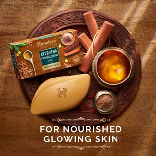 สบู่น้ำมันไม้แก่นจันทร์ เพื่อผิวสะอาด กระจ่างใส Himalaya Ayurveda Sandal Glow Soap 75g