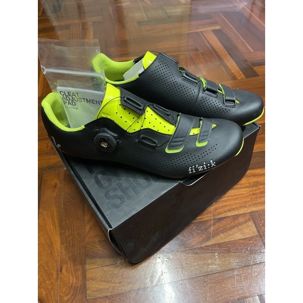 รองเท้าจักรยาน Fizik R4 Men BOA-Black/Yellow Fluo