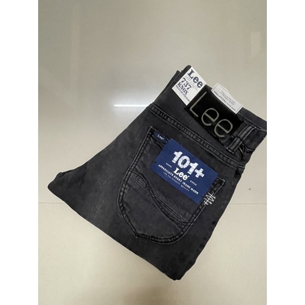 Lee รุ่น LE 37002 กางเกงยีนส์ผู้ชาย ราคาป้าย 2,290 บาท ยีนส์ยืด เอวกลาง ทรงตรง สีดำ สวยมากๆ ใหม่ ของ