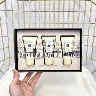 Jo Malone Hand Cream มอยซ์เจอไรเซอร์ กล่องของขวัญ 3 ชิ้นไม่เหนียวเหนอะหนะ          Jo Malone Hand Cream Moisturizing Non-Greasy 3-Piece Gift Box