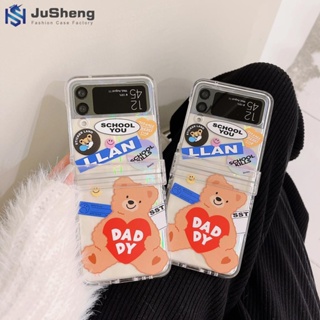 Jusheng เคสโทรศัพท์มือถือแฟชั่น ลายฉลากหมีรัก สามชิ้น สําหรับ Samsung Z Flip5 Z Flip4 Z Flip3 (เปลือก + กระดาษแข็ง + ตัวยึด)