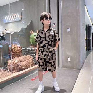 COCO.kid🌻เสื้อผ้าเด็กสตรีททอดชุดเสื้อเชิ้ตเด็กผู้ชายปี2022แฟชั่นใหม่ฤดูร้อนเด็กวัยกลางและใหญ่แบบบางแขนสั้นเสื้อผ้าเด็กส