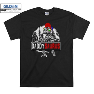 [COD]Gildan เสื้อยืด โอเวอร์ไซซ์ พิมพ์ลายไดโนเสาร์ Daddysaurus Daddy สําหรับเด็ก Unisex 6608S-5XL