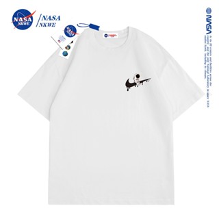 เสื้อยืดแขนสั้นลําลอง คอกลม ผ้าฝ้าย ทรงหลวม พิมพ์ลายนักบินอวกาศ NASA สวมใส่สบาย แฟชั่นสําหรับผู้ชาย