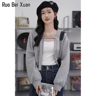 RUO BEI XUAN เสื้อสเวตเตอร์ผู้หญิง เสื้อสเวตเตอร์แขนยาวดีไซน์ใหม่ คาร์ดิแกนตัวสั้น เสื้อโค้ทขนาดเล็ก เสื้ออินเทรนด์ ins