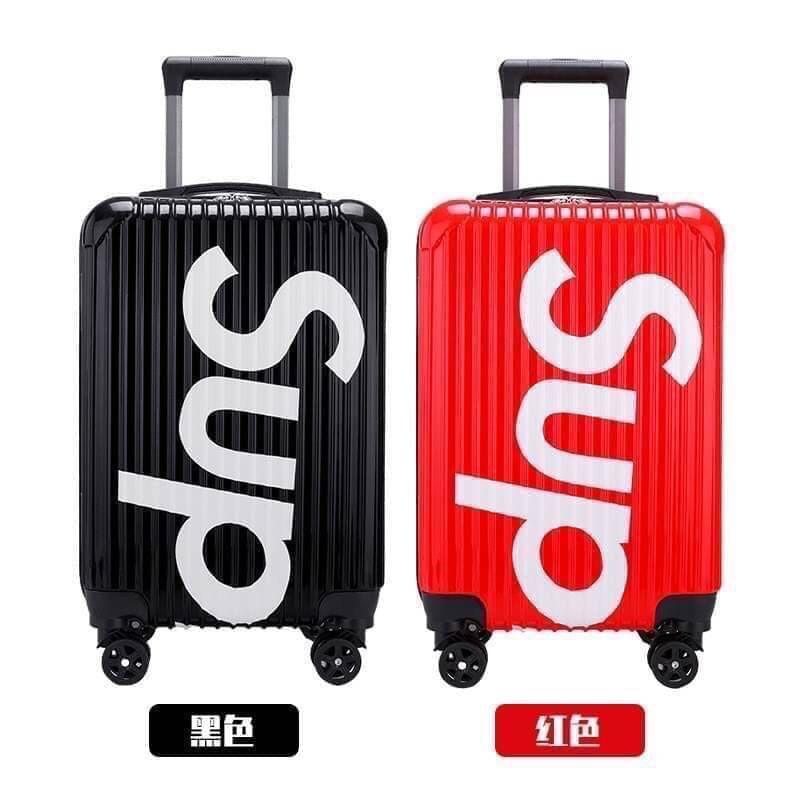 #กระเป๋าเดินทางsupreme 
ขนาด : 20 นิ้ว
มี 2 สี : ดำ แดง