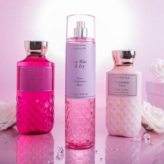 Bath & Body Works : Signature Collection  Fine Fragrance Mist สเปรย์น้ำหอมฉีดหลังอาบน้ำกลิ่นหอมติดตัวตลอดวัน 236 g. - รูปที่ 3