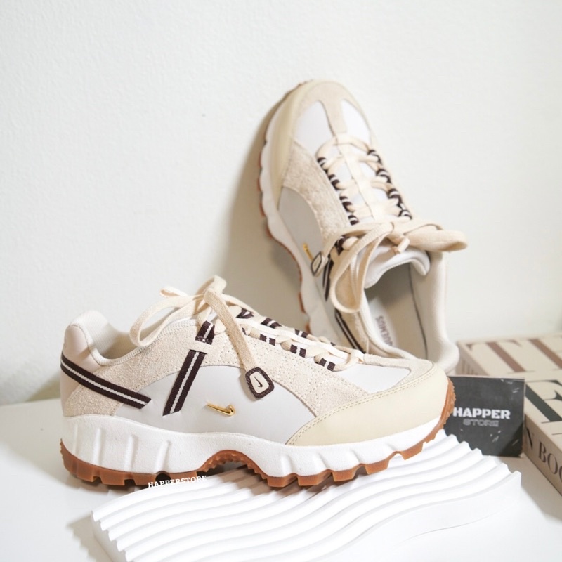 พร้อมส่ง ของแท้ 100 Nike Air Humara LX Jacquemus Ale Brown Gold (W