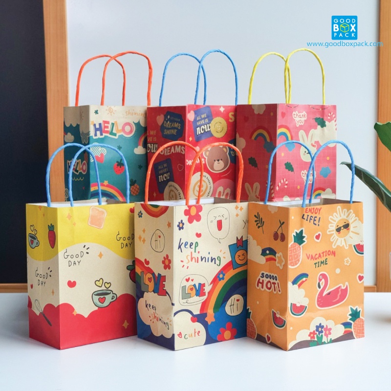 Goodboxpack (แพ็คละ50ใบ)ถุงกระดาษคราฟท์ หูหิ้วคละสี ไซส์ S พิมพ์ลาย ขนาดกว้าง 8 x ยาว 13 x สูง 18 ซม.