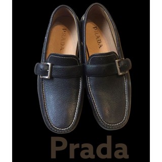 สินค้ามือสองแบรนด์เนมแท้ Prada slipon แท้ หนังแท้นิ่มใส่สบาย สภาพดี สวยกริบ ไซด์39-39.5ใส่ได้