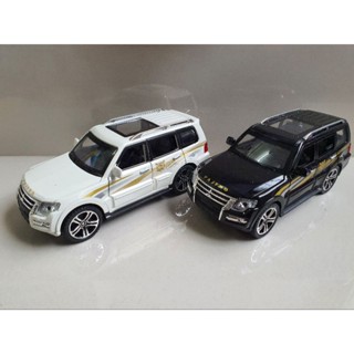 รถโมเดลเหล็ก Mitsubishi Pajero 1:32 ขนาดยาวประมาณ 15cm  เปิดประตูได้รอบ มีเสียงมีไฟ