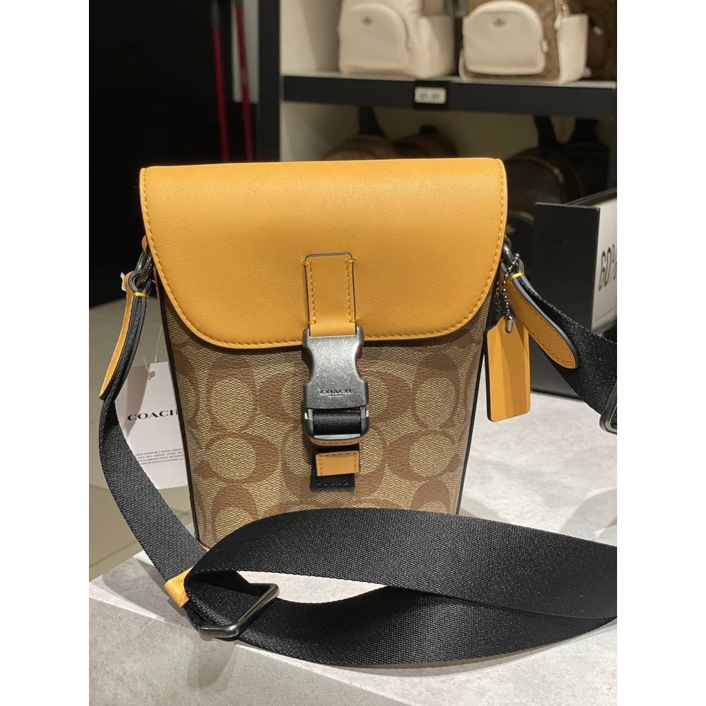 (ส่งฟรี) COACH TRACK SMALL FLAP CROSSBODY IN SIGNATURE CANVAS กระเป๋า