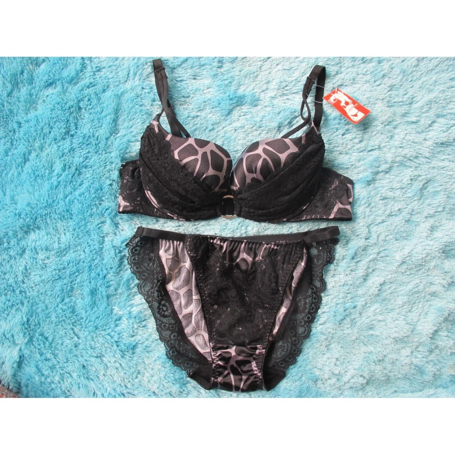 AIMER FEEL 901 SL BRA SET SIZE 32E (E70) PANTY / UNDERWEAR SIZE M - NORMAL PRICE IDR 389 THOUSAND