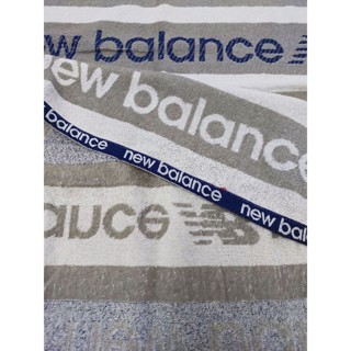 ผ้าขนหนูอาบน้ํา ลายทาง New Balance Jacquard