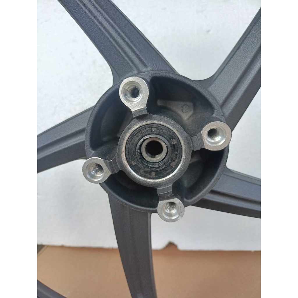 ล้อแมก หน้าเดิมพร้อมบูตและลูกปื่น เวฟ 110i+125iปลาวาฬ ดำด้าน5ก้าน 1.40-17