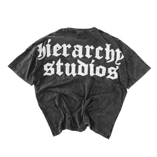 Hierarchy Studios เสื้อยืด ขนาดใหญ่ พิมพ์ลายโลโก้กว้าง สีดํา